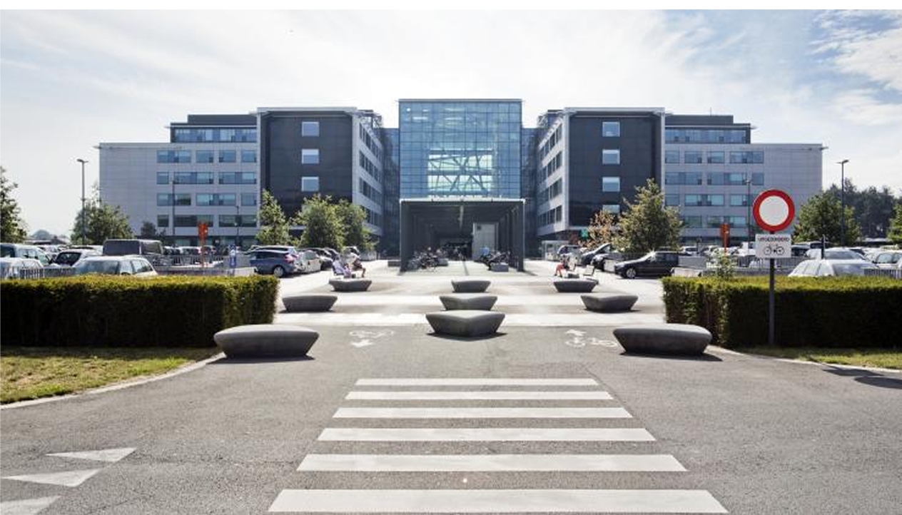 De hoofdingang van AZ Alma in Eeklo